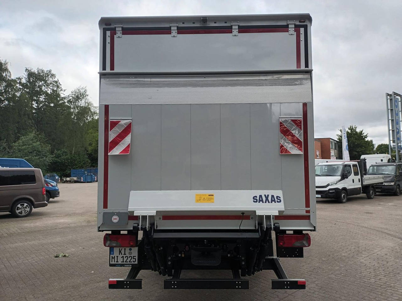 Iveco ML120E25/P mit SAXAS LBW 185 kW (252 PS), Aut... - Dobozos kisteherautó: 3 kép. Iveco ML120E25/P mit SAXAS LBW 185 kW (252 PS), Aut... - Dobozos kisteherautó: 3 kép.