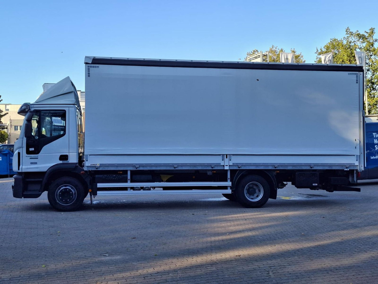 Iveco ML120E25/P JUNGE KOFFER LBW 1,5t AHK 185 kW (... - Teherautó: 2 kép. Iveco ML120E25/P JUNGE KOFFER LBW 1,5t AHK 185 kW (... - Teherautó: 2 kép.