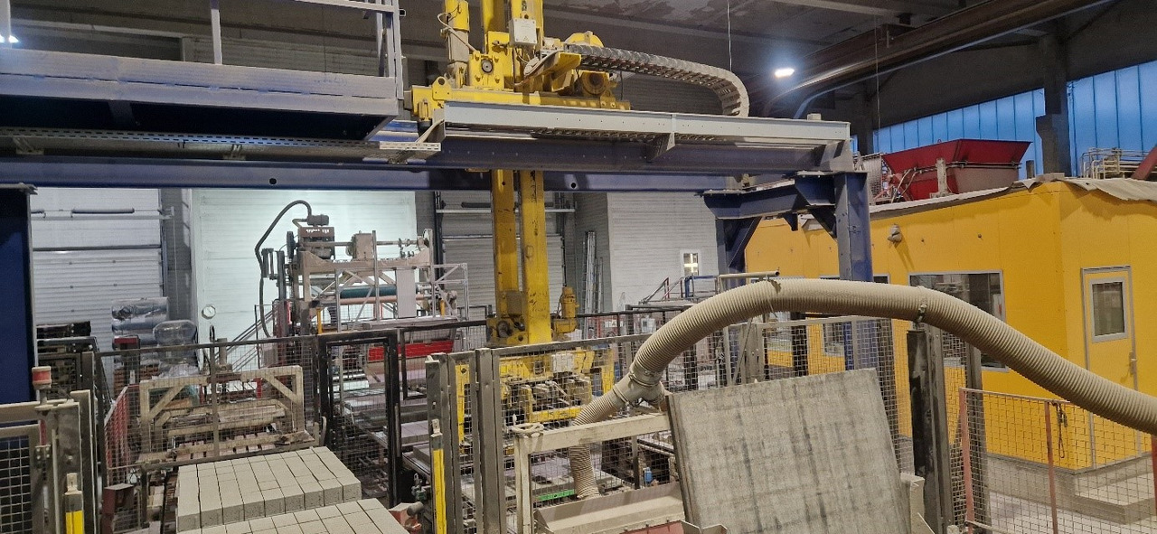Henke Variant 140/115/50 – Fully automatic block production line / Vollautomatische Steinfertigungsanlage - Betonipari gép: 2 kép. Henke Variant 140/115/50 – Fully automatic block production line / Vollautomatische Steinfertigungsanlage - Betonipari gép: 2 kép.