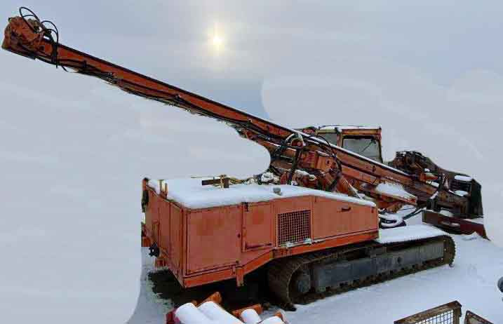 Hütte HBR705-M2 – Drilling Rig / Bohrgerät - Fúrógép: 1 kép. Hütte HBR705-M2 – Drilling Rig / Bohrgerät - Fúrógép: 1 kép.
