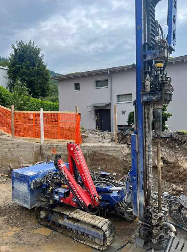 Klemm KR805-2W – geothermal drilling rig / Geothermie-Bohrgerät - Fúrógép: 1 kép. Klemm KR805-2W – geothermal drilling rig / Geothermie-Bohrgerät - Fúrógép: 1 kép.