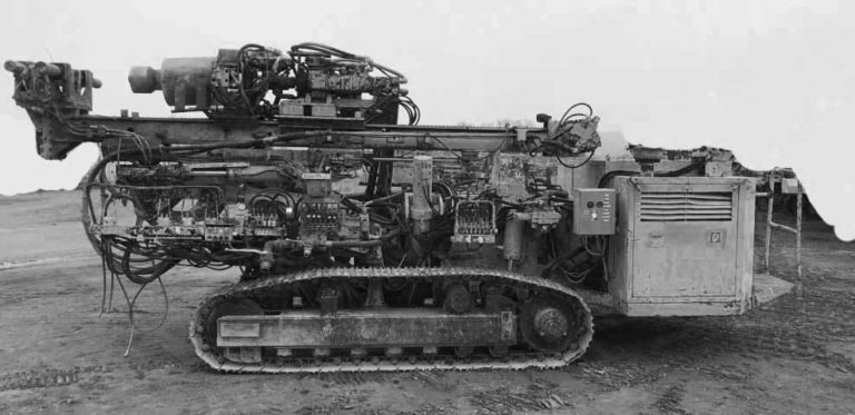 Klemm KR806-3 – Anchor drill / Ankerbohrgerät - Fúrógép: 1 kép. Klemm KR806-3 – Anchor drill / Ankerbohrgerät - Fúrógép: 1 kép.