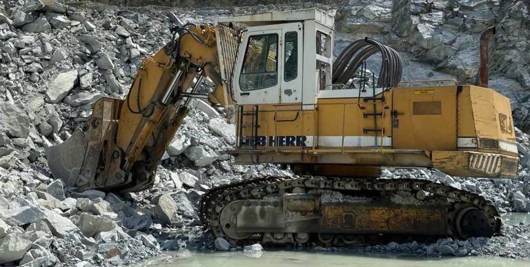 Liebherr R974 – shovel excavator / Hochlöffelbagger - Kotrógép: 1 kép. Liebherr R974 – shovel excavator / Hochlöffelbagger - Kotrógép: 1 kép.