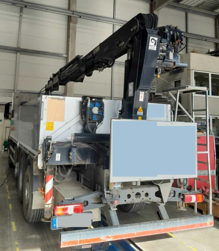 Mercedes Benz Antos 3243 – with crane / mit Kran - Platós teherautó, Darus autó: 1 kép. Mercedes Benz Antos 3243 – with crane / mit Kran - Platós teherautó, Darus autó: 1 kép.