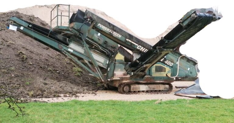 Powerscreen Chieftain 400 – Crawler Mobile screening plant / Crawler Mobile screening plant - Osztályozó berendezés: 1 kép. Powerscreen Chieftain 400 – Crawler Mobile screening plant / Crawler Mobile screening plant - Osztályozó berendezés: 1 kép.