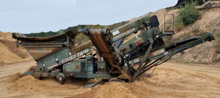 Powerscreen Chieftain 400 – mobile screen / mobile Siebanlage - Osztályozó berendezés: 1 kép. Powerscreen Chieftain 400 – mobile screen / mobile Siebanlage - Osztályozó berendezés: 1 kép.