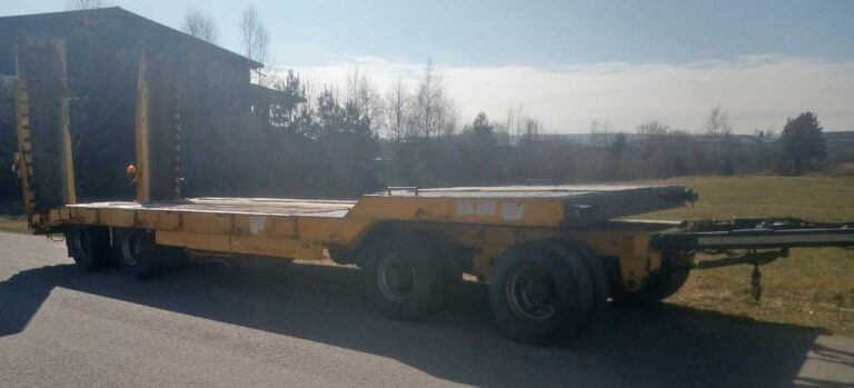 Schwarzmüller TÜ40/100 – 4-axle low loader / 4-Achs-Tieflader - Pótkocsi mélybölcsős: 1 kép. Schwarzmüller TÜ40/100 – 4-axle low loader / 4-Achs-Tieflader - Pótkocsi mélybölcsős: 1 kép.