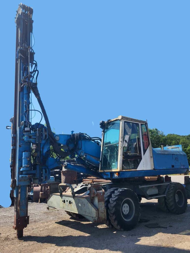 Sennebogen ZM19 T – Pile driver / Rammgerät - Cölöpverő: 1 kép. Sennebogen ZM19 T – Pile driver / Rammgerät - Cölöpverő: 1 kép.