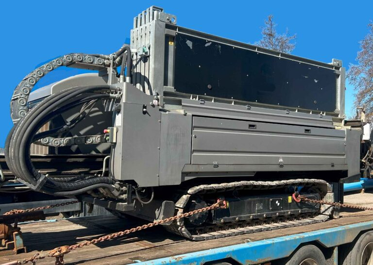 Tracto-Technik Grundodrill 15XPT – Horizontal directional drilling rig / Horizontalspülbohr-Gerä - Fúrógép: 1 kép. Tracto-Technik Grundodrill 15XPT – Horizontal directional drilling rig / Horizontalspülbohr-Gerä - Fúrógép: 1 kép.