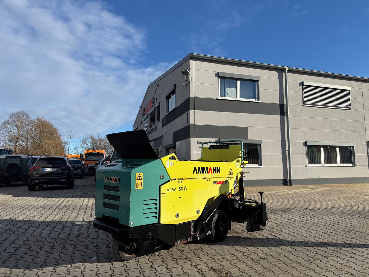 Ammann AFW 150G Gehwegfertiger - Kotrógép: 2 kép. Ammann AFW 150G Gehwegfertiger - Kotrógép: 2 kép.