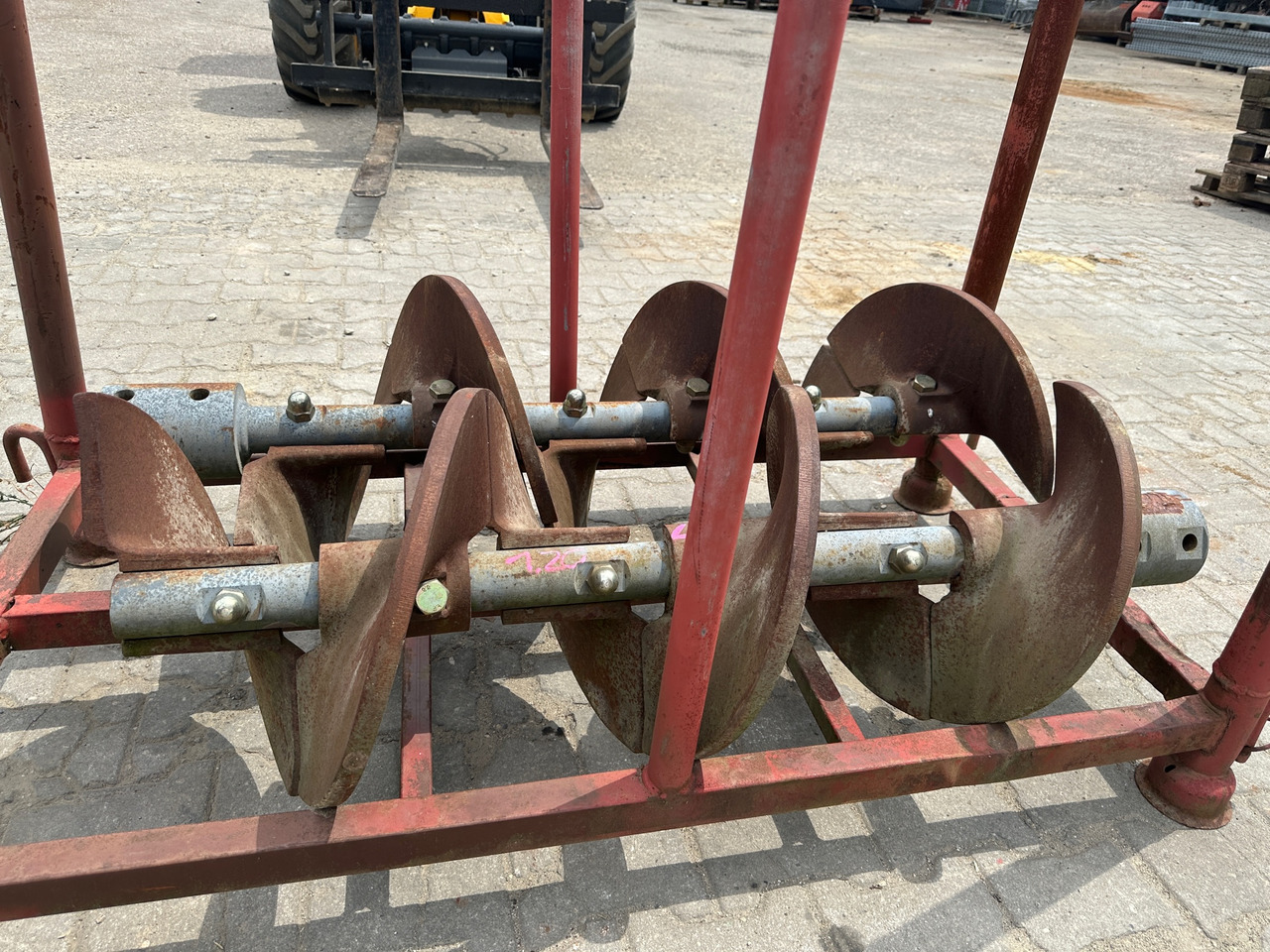 Asphaltförderschnecken Verlängerungen Fertiger - Talajfúró: 1 kép. Asphaltförderschnecken Verlängerungen Fertiger - Talajfúró: 1 kép.