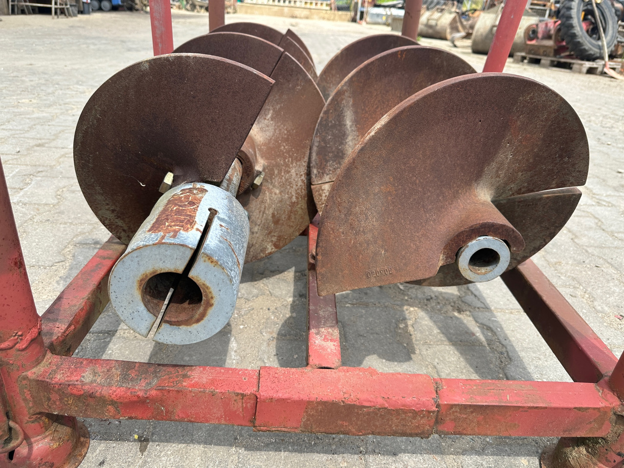 Asphaltförderschnecken Verlängerungen Fertiger - Talajfúró: 4 kép. Asphaltförderschnecken Verlängerungen Fertiger - Talajfúró: 4 kép.