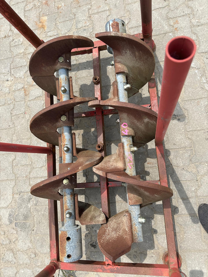 Asphaltförderschnecken Verlängerungen Fertiger - Talajfúró: 2 kép. Asphaltförderschnecken Verlängerungen Fertiger - Talajfúró: 2 kép.