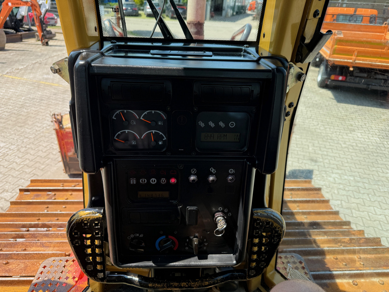 Buldózer CATERPILLAR D5N FTC LGP Raupe mit 6-Wege + Heckaufreißer: 19 kép.