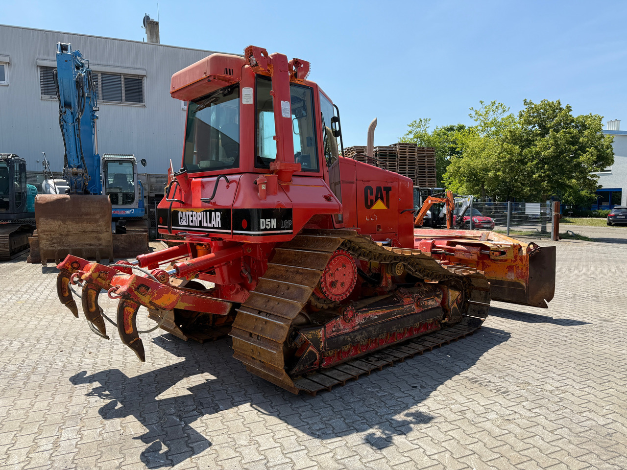 CATERPILLAR D5N FTC LGP Raupe mit 6-Wege + Heckaufreißer - Buldózer: 4 kép. CATERPILLAR D5N FTC LGP Raupe mit 6-Wege + Heckaufreißer - Buldózer: 4 kép.