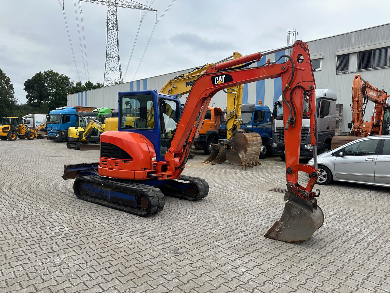 Caterpillar 305 CR Nullheck Minibagger MS03 - Minikotró: 3 kép. Caterpillar 305 CR Nullheck Minibagger MS03 - Minikotró: 3 kép.