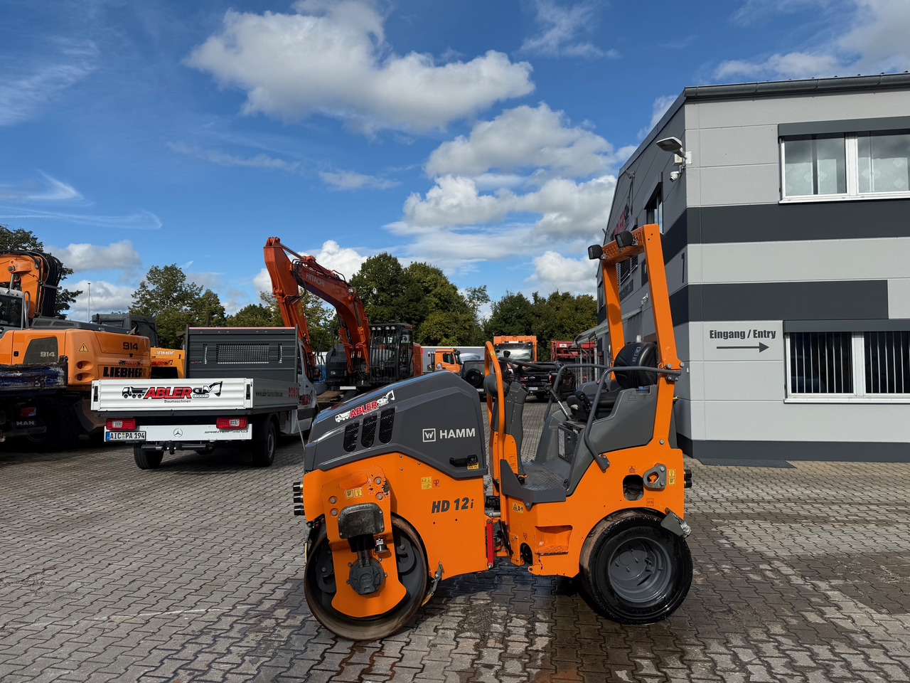 HAMM HD 12i VT Kombiwalze neues Modell! - Úthenger: 2 kép. HAMM HD 12i VT Kombiwalze neues Modell! - Úthenger: 2 kép.