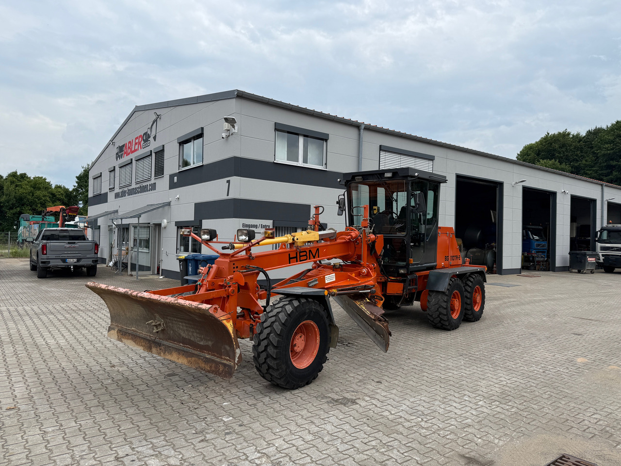 HBM Nobas BG110 TA 2 Grader mit Heckaufreißer GPS - Teleszkópos homlokrakodó: 2 kép. HBM Nobas BG110 TA 2 Grader mit Heckaufreißer GPS - Teleszkópos homlokrakodó: 2 kép.