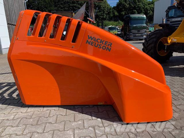 Hamm H13 H16 Motorhaube - Motorháztető - Építőipari gépek: 4 kép. Hamm H13 H16 Motorhaube - Motorháztető - Építőipari gépek: 4 kép.