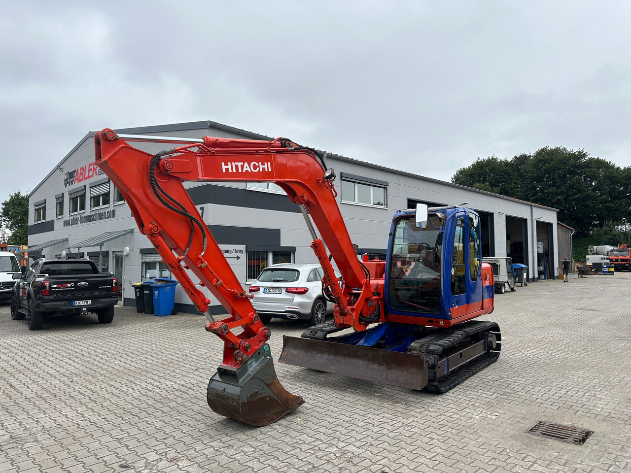 Hitachi ZX80 SBLC Kettenbagger MS08 SW Klima - Kotrógép: 2 kép. Hitachi ZX80 SBLC Kettenbagger MS08 SW Klima - Kotrógép: 2 kép.