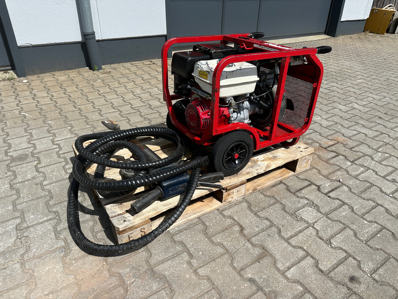 Hydraulikaggregat Hycon HPP09 mit Abbruchhammer - Építőipari berendezések: 3 kép. Hydraulikaggregat Hycon HPP09 mit Abbruchhammer - Építőipari berendezések: 3 kép.