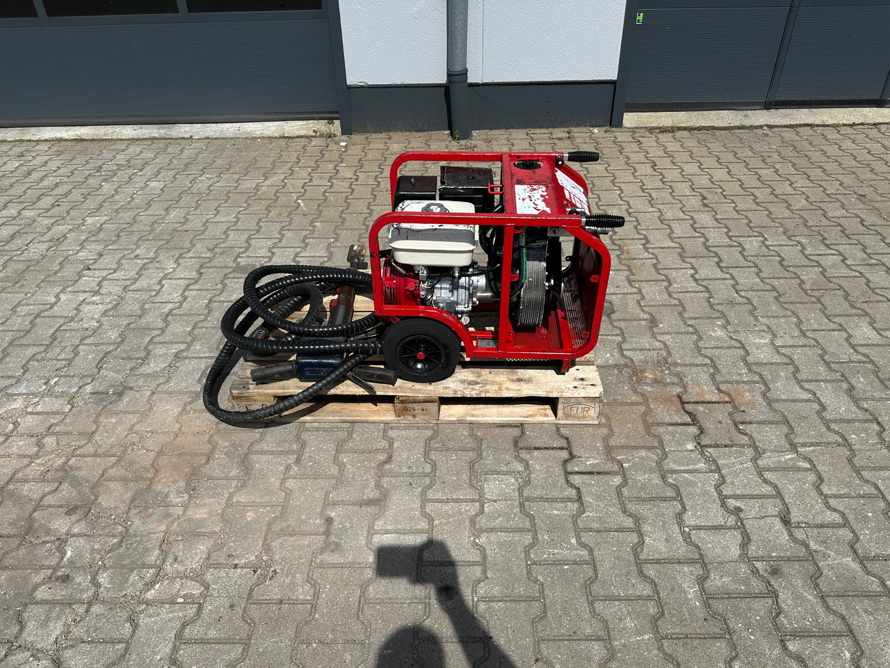 Hydraulikaggregat Hycon HPP09 mit Abbruchhammer - Építőipari berendezések: 2 kép. Hydraulikaggregat Hycon HPP09 mit Abbruchhammer - Építőipari berendezések: 2 kép.