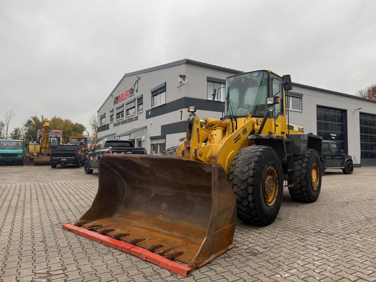 Komatsu Hanomag WA270-3 Radlader Klima - Gumikerekes homlokrakodó: 2 kép. Komatsu Hanomag WA270-3 Radlader Klima - Gumikerekes homlokrakodó: 2 kép.