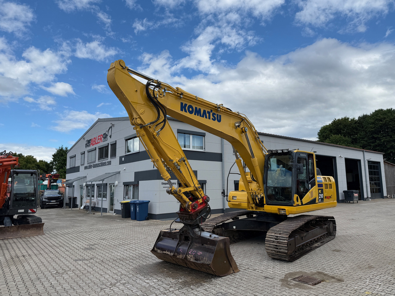 Komatsu PC210 LC-10 Kettenbagger MS21 Kamera - Kotrógép: 2 kép. Komatsu PC210 LC-10 Kettenbagger MS21 Kamera - Kotrógép: 2 kép.