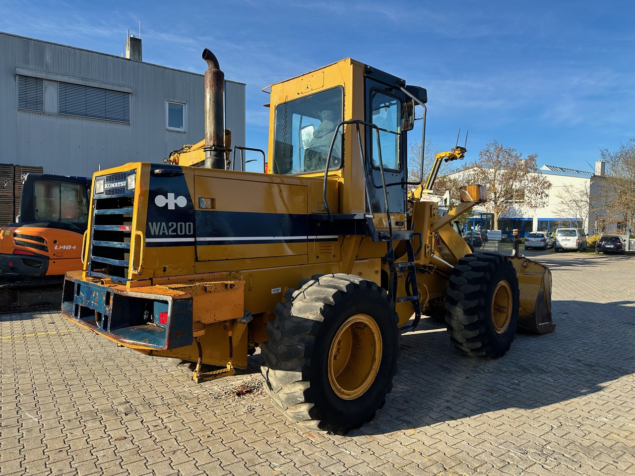 Komatsu WA200 Radlader - Gumikerekes homlokrakodó: 4 kép. Komatsu WA200 Radlader - Gumikerekes homlokrakodó: 4 kép.
