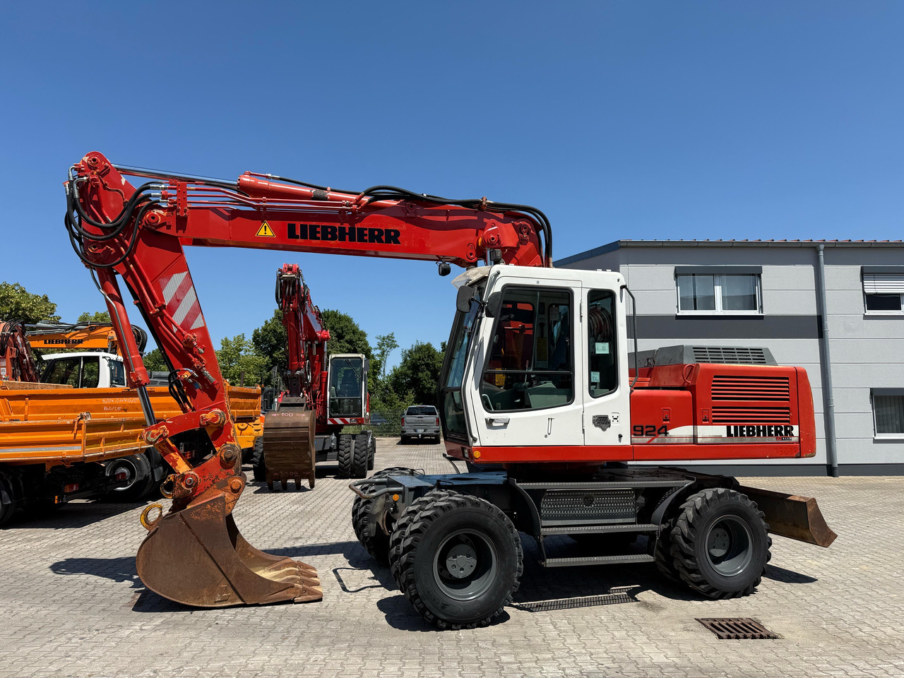 Liebherr A924 Mobilbagger HS20 SW - Kotrógép: 3 kép. Liebherr A924 Mobilbagger HS20 SW - Kotrógép: 3 kép.