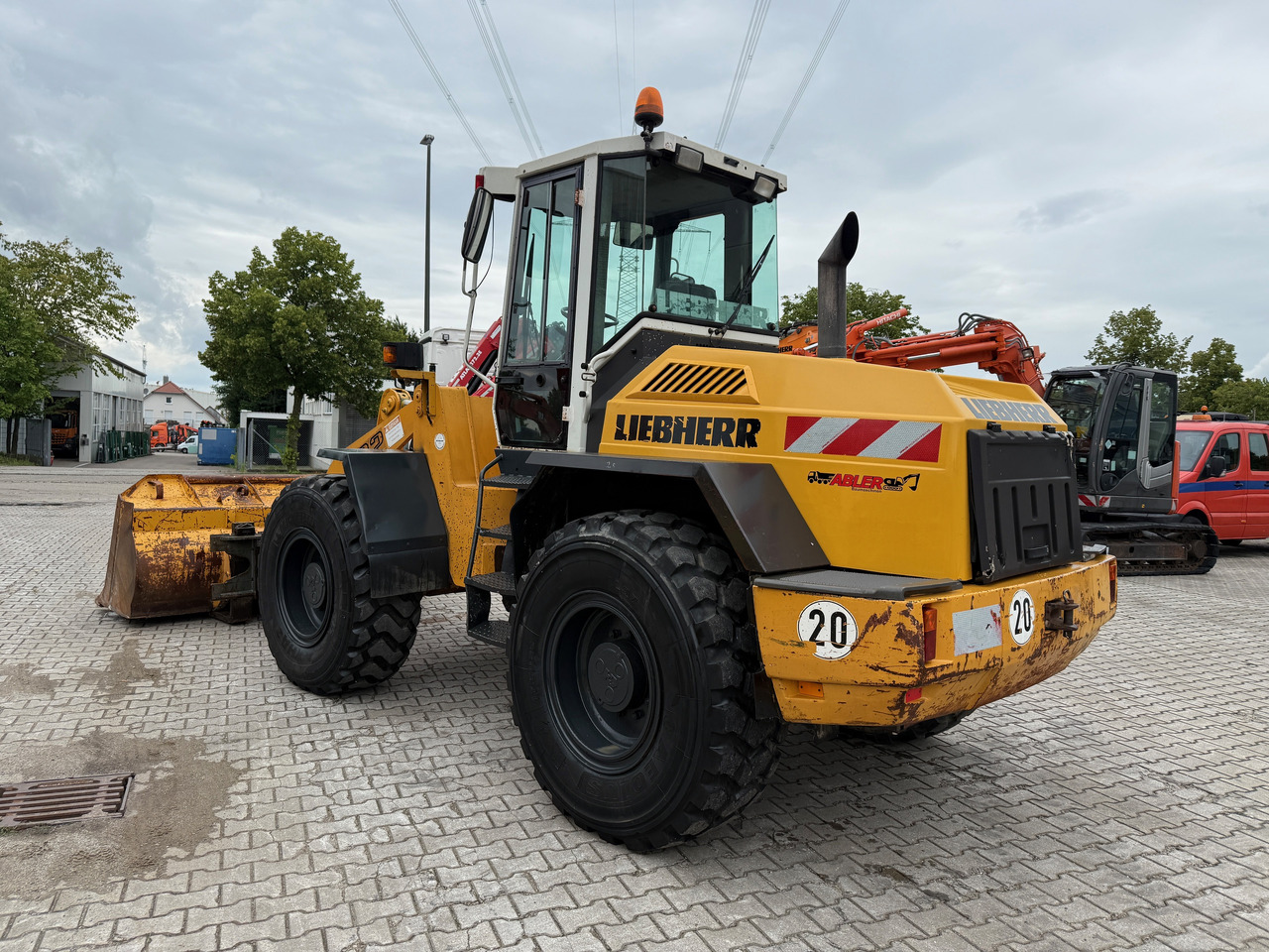 Liebherr L522 Radlader - Gumikerekes homlokrakodó: 5 kép. Liebherr L522 Radlader - Gumikerekes homlokrakodó: 5 kép.