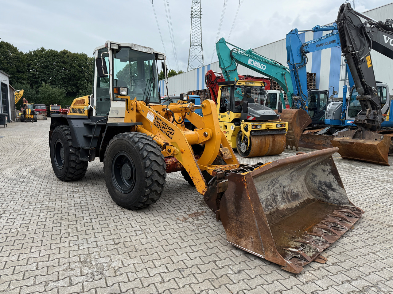 Liebherr L522 Radlader - Gumikerekes homlokrakodó: 4 kép. Liebherr L522 Radlader - Gumikerekes homlokrakodó: 4 kép.