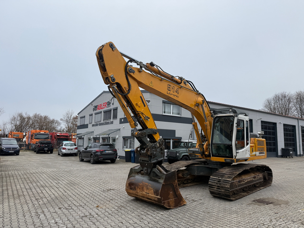 Liebherr R914B HDSL Kettenbagger - Lánctalpas kotró: 2 kép. Liebherr R914B HDSL Kettenbagger - Lánctalpas kotró: 2 kép.