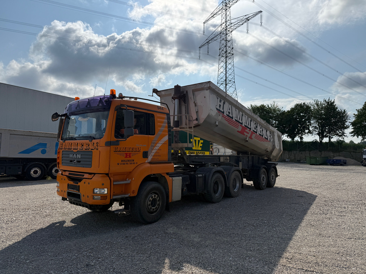 MAN TGA 26.480 6x4 SZM mit Kippauflieger - Billenőplatós teherautó: 2 kép. MAN TGA 26.480 6x4 SZM mit Kippauflieger - Billenőplatós teherautó: 2 kép.