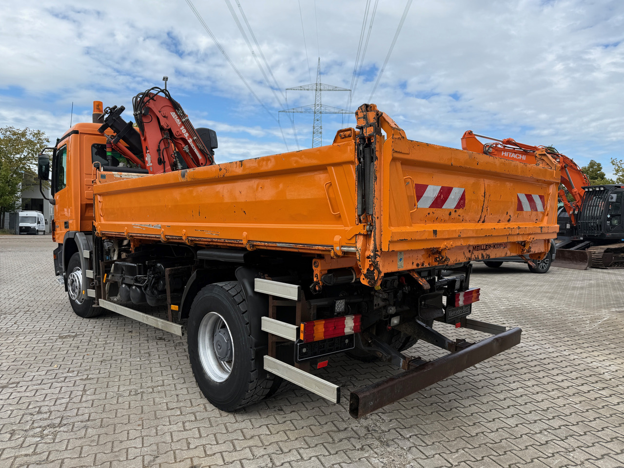 Mercedes-Benz 1832 Actros MP2 3-Seiten-Kipper mit Kran + Funk - Billenőplatós teherautó, Darus autó: 5 kép. Mercedes-Benz 1832 Actros MP2 3-Seiten-Kipper mit Kran + Funk - Billenőplatós teherautó, Darus autó: 5 kép.