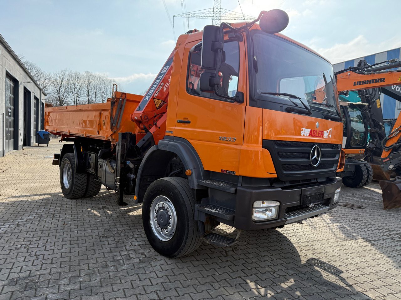 Mercedes-Benz 1833 Axor Kipper Kran Allrad - Billenőplatós teherautó, Darus autó: 3 kép. Mercedes-Benz 1833 Axor Kipper Kran Allrad - Billenőplatós teherautó, Darus autó: 3 kép.