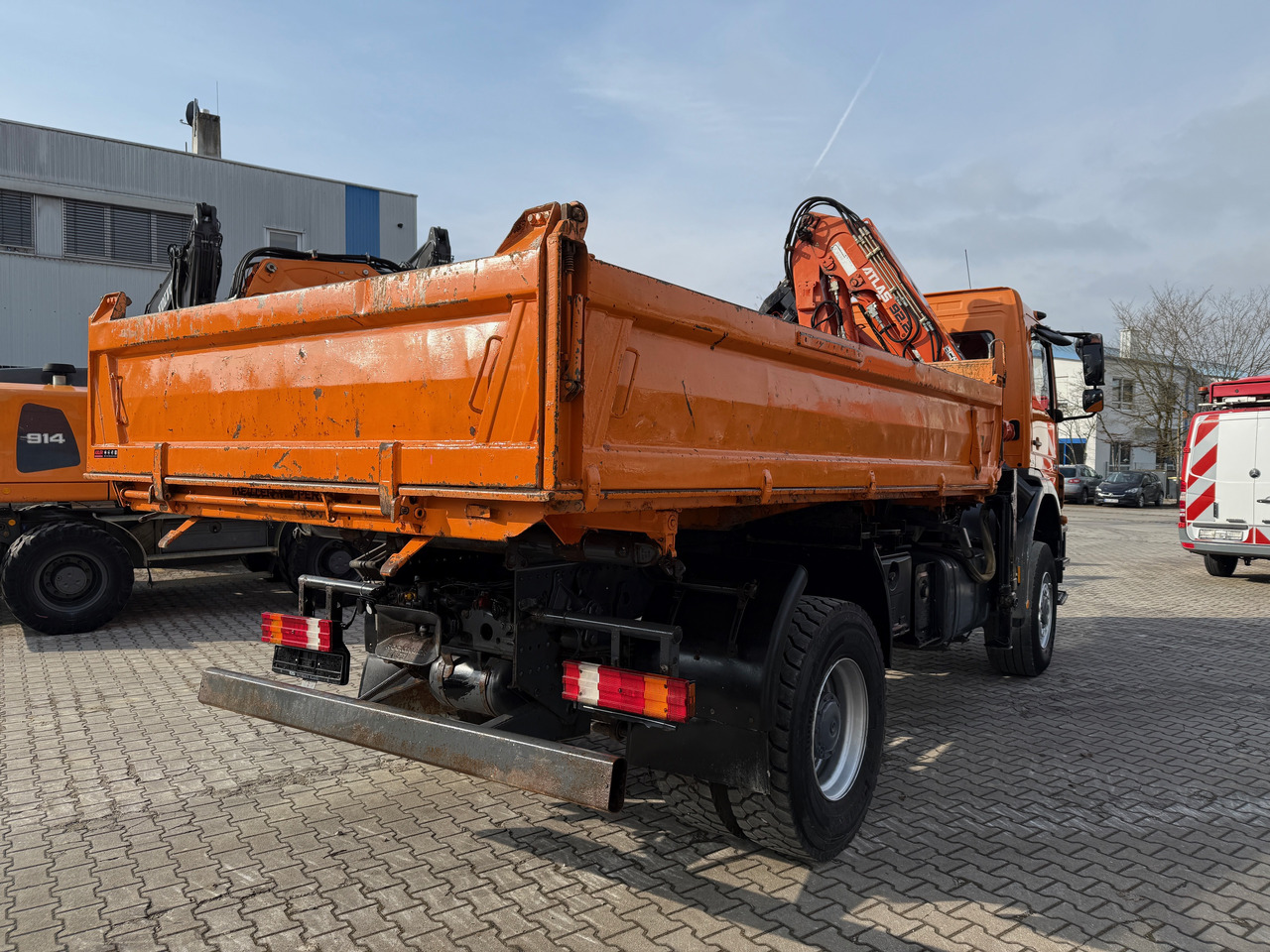 Mercedes-Benz 1833 Axor Kipper Kran Allrad - Billenőplatós teherautó, Darus autó: 4 kép. Mercedes-Benz 1833 Axor Kipper Kran Allrad - Billenőplatós teherautó, Darus autó: 4 kép.