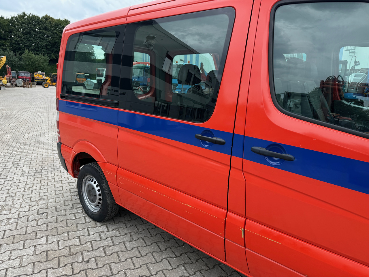 Autó Mercedes-Benz 211 CDI Kombi AHK: 8 kép.