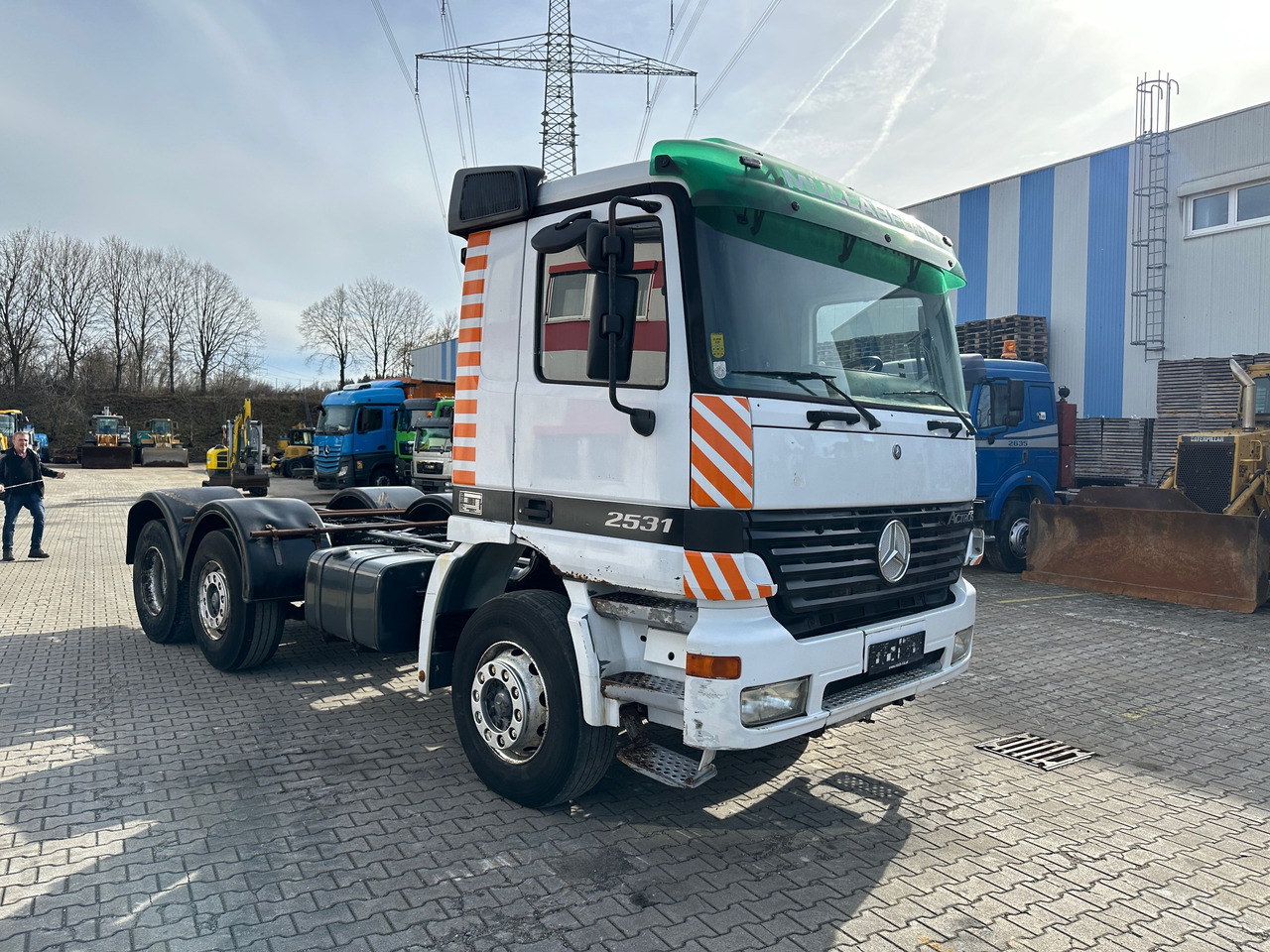 Mercedes-Benz 2531 Actros Fahrgestell - Alvaz teherautó: 3 kép. Mercedes-Benz 2531 Actros Fahrgestell - Alvaz teherautó: 3 kép.