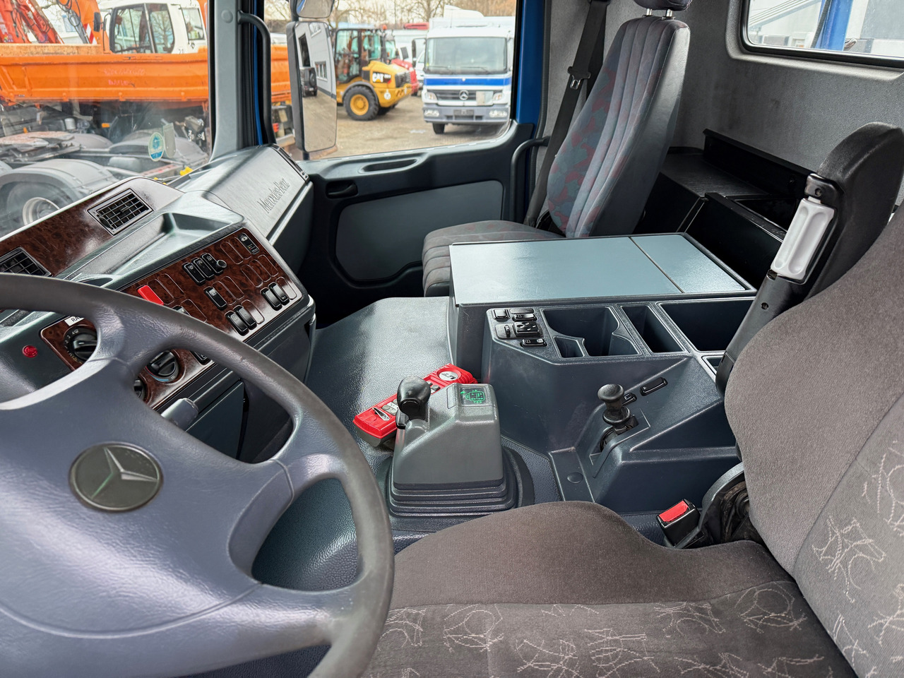 Konténerszállító Mercedes-Benz 3243 Actros MP1 4-Achs Absetzkipper: 19 kép.