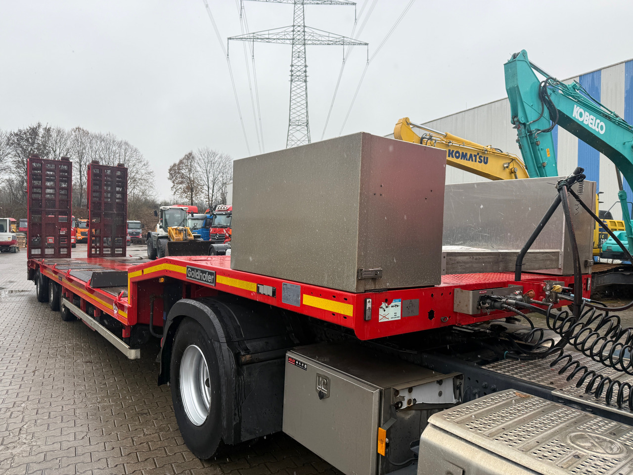 Nyergesvontató, Félpótkocsi mélybölcsős Mercedes-Benz 1845 Actros SZM mit Goldhofer Tieflader Auflieger: 17 kép. Nyergesvontató, Félpótkocsi mélybölcsős Mercedes-Benz 1845 Actros SZM mit Goldhofer Tieflader Auflieger: 17 kép.