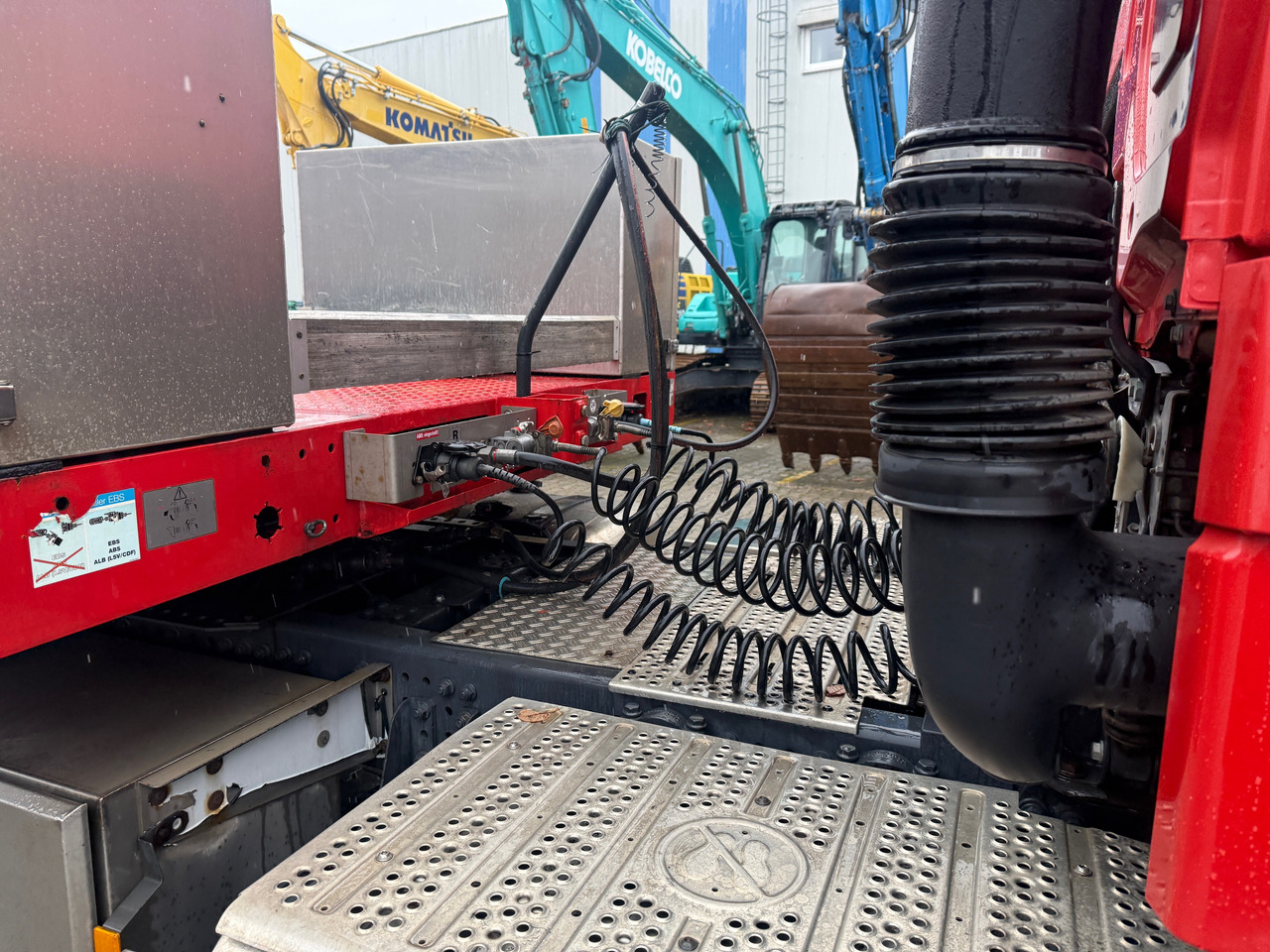 Nyergesvontató, Félpótkocsi mélybölcsős Mercedes-Benz 1845 Actros SZM mit Goldhofer Tieflader Auflieger: 18 kép. Nyergesvontató, Félpótkocsi mélybölcsős Mercedes-Benz 1845 Actros SZM mit Goldhofer Tieflader Auflieger: 18 kép.