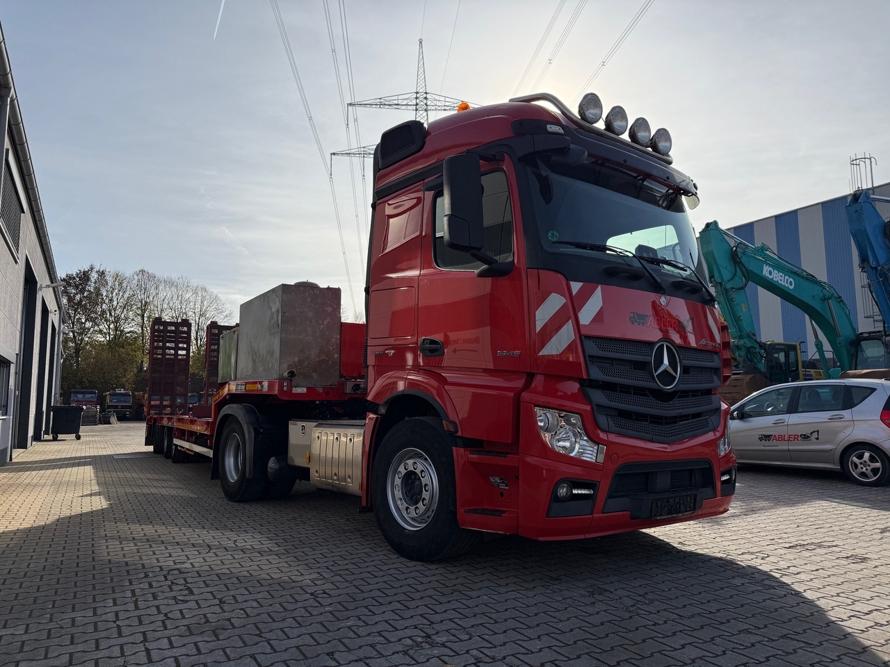 Mercedes-Benz 1845 Actros mit Goldhofer Tieflader - Nyergesvontató, Félpótkocsi mélybölcsős: 3 kép. Mercedes-Benz 1845 Actros mit Goldhofer Tieflader - Nyergesvontató, Félpótkocsi mélybölcsős: 3 kép.