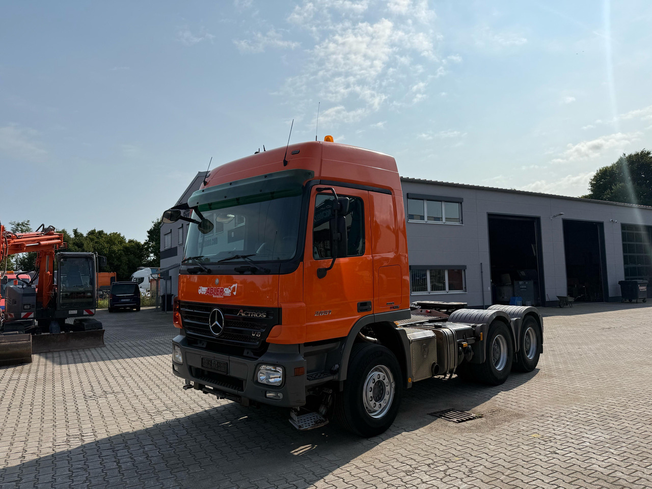 Mercedes-Benz 2651 Actros MP2 V8 SZM Telligent Retarder - Nyergesvontató: 2 kép. Mercedes-Benz 2651 Actros MP2 V8 SZM Telligent Retarder - Nyergesvontató: 2 kép.