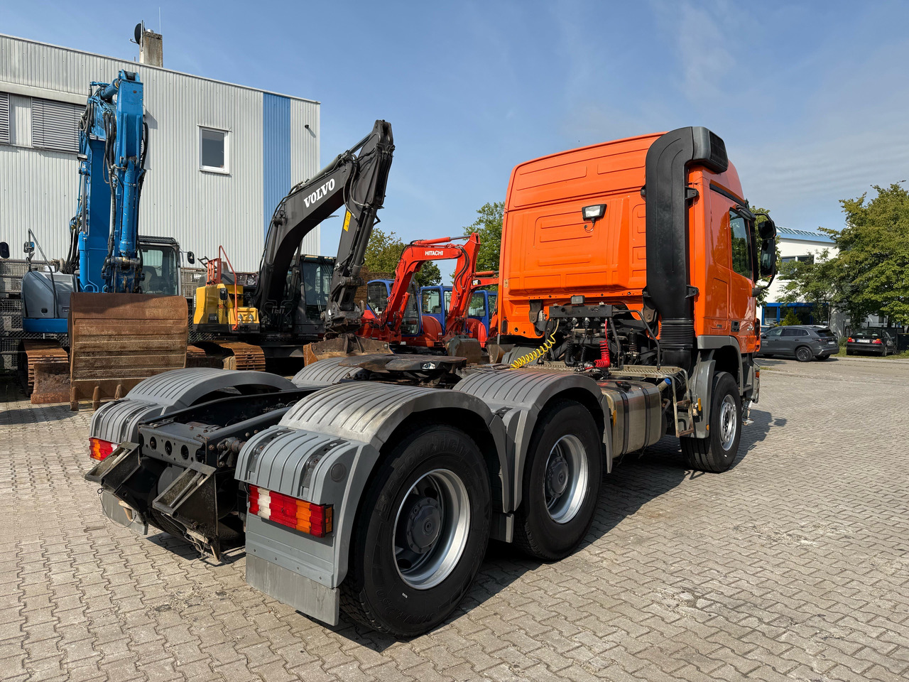 Mercedes-Benz 2651 Actros MP2 V8 SZM Telligent Retarder - Nyergesvontató: 5 kép. Mercedes-Benz 2651 Actros MP2 V8 SZM Telligent Retarder - Nyergesvontató: 5 kép.