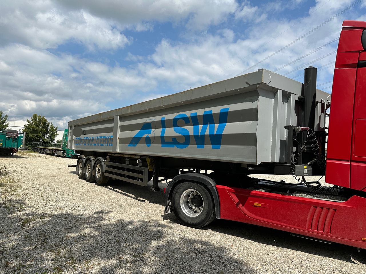 Reisch RHKS-3-SG13 Stahl Kippmulde 50 m3 - Félpótkocsi billenőplatós: 2 kép. Reisch RHKS-3-SG13 Stahl Kippmulde 50 m3 - Félpótkocsi billenőplatós: 2 kép.