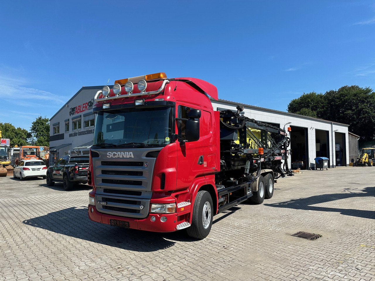 Scania R580 Abrollkipper V8 Mit Küpper Weisser Enteisungsgerät 45m - Horgos rakodó teherautó: 2 kép. Scania R580 Abrollkipper V8 Mit Küpper Weisser Enteisungsgerät 45m - Horgos rakodó teherautó: 2 kép.