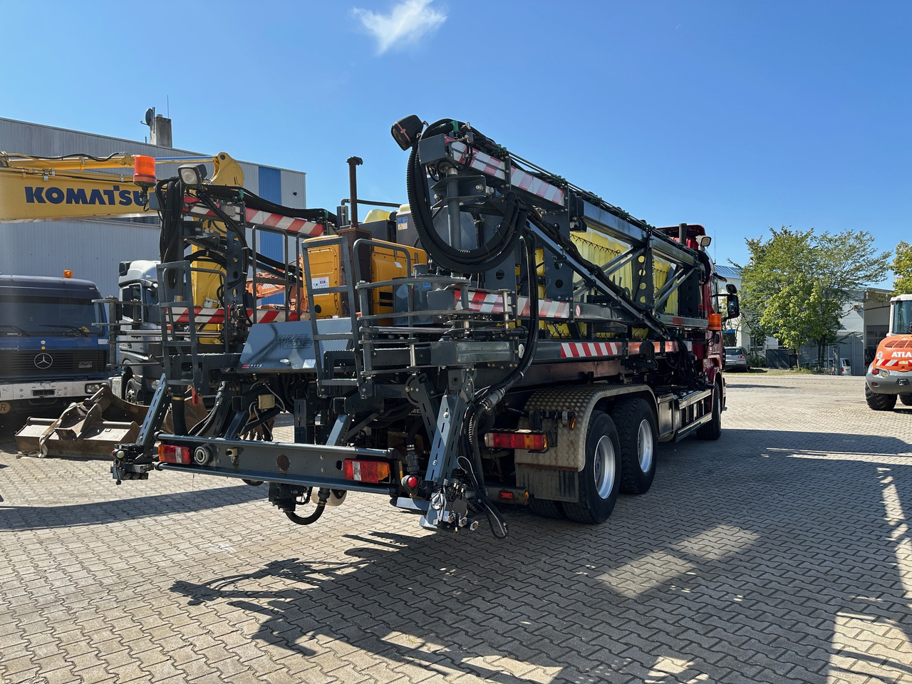 Scania R580 Abrollkipper V8 Mit Küpper Weisser Enteisungsgerät 45m - Horgos rakodó teherautó: 4 kép. Scania R580 Abrollkipper V8 Mit Küpper Weisser Enteisungsgerät 45m - Horgos rakodó teherautó: 4 kép.