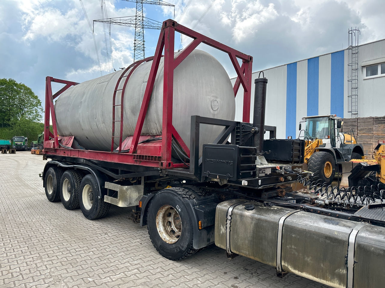 Schmidt CKSA 10/22-20 20 ft Containerkippchassis mit Lebensmitteltank - Félpótkocsi billenőplatós: 5 kép. Schmidt CKSA 10/22-20 20 ft Containerkippchassis mit Lebensmitteltank - Félpótkocsi billenőplatós: 5 kép.