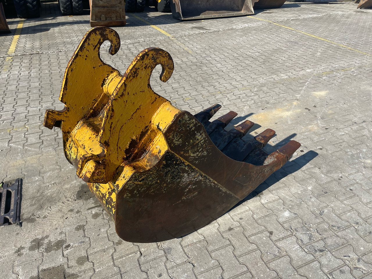 Tieflöffel 100 cm - Kotró kanál - Építőipari gépek: 5 kép. Tieflöffel 100 cm - Kotró kanál - Építőipari gépek: 5 kép.